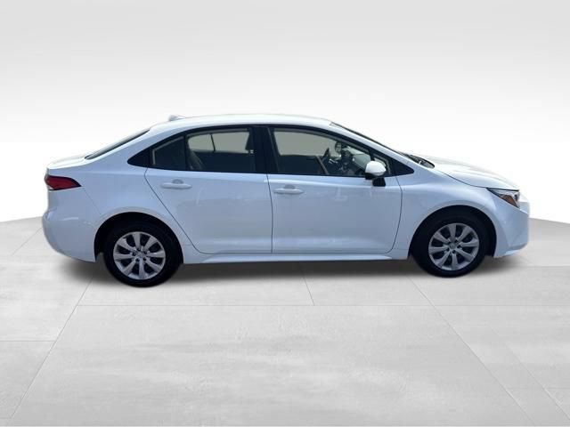 Used 2026 Toyota Corolla LE FWD image 6