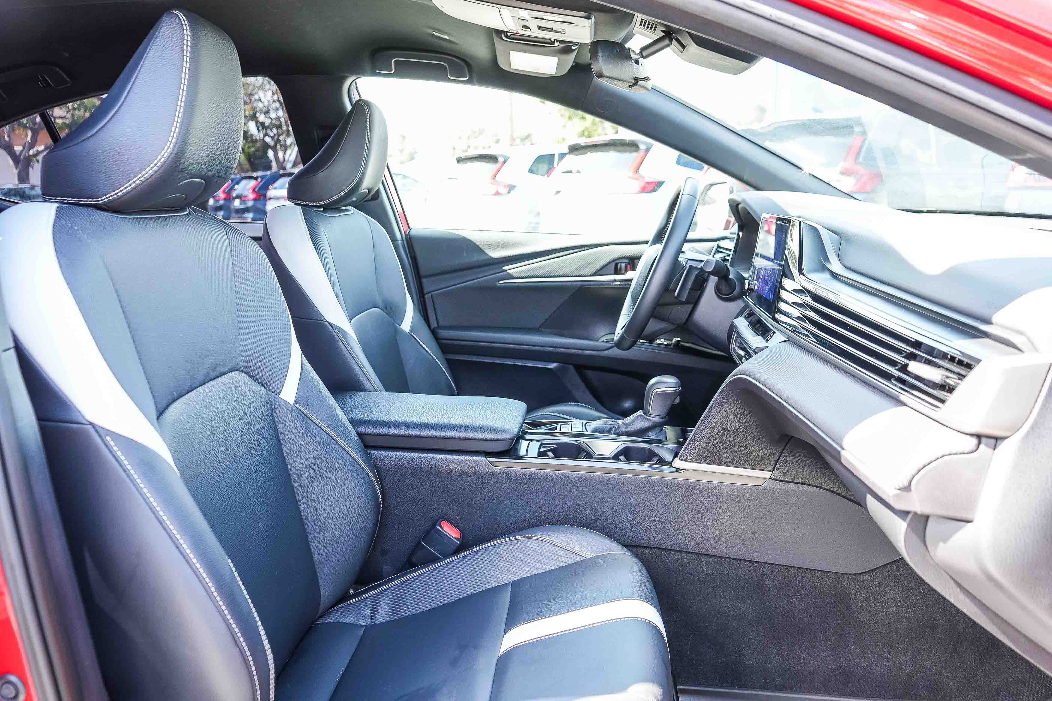 Used 2025 Toyota Camry SE FWD image 19