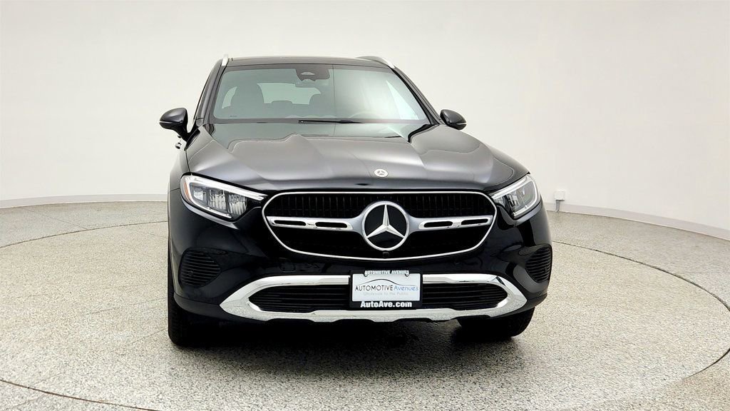Used 2025 Mercedes-Benz GLC 300 4MATIC image 2