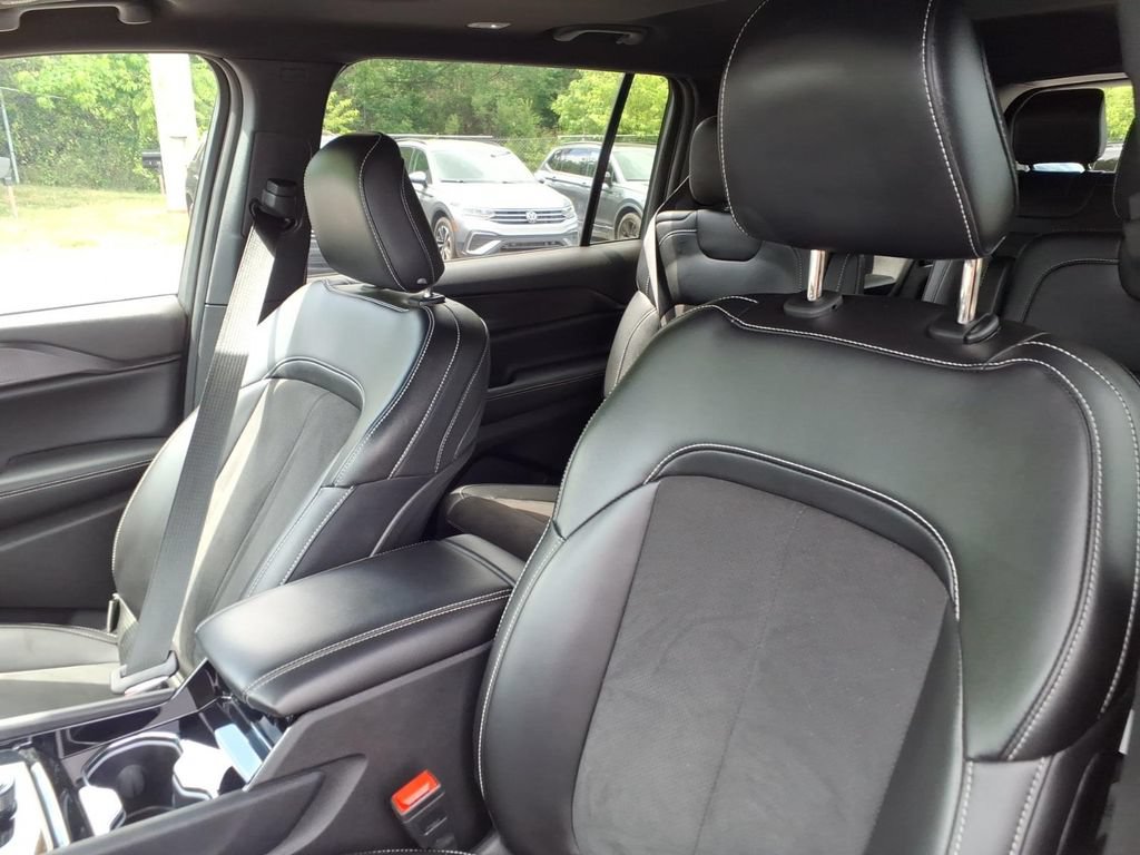 Used 2023 Jeep Grand Cherokee L Laredo AWD/4WD image 12