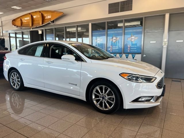 Used 2017 Ford Fusion SE w/ Equipment Group 602A FWD image 2