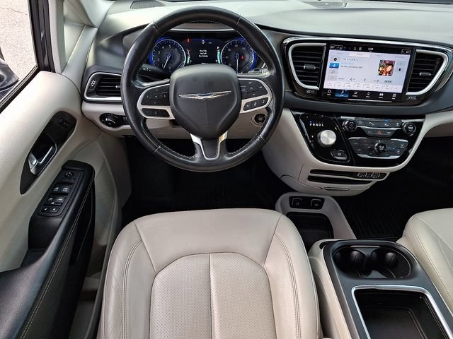 Used 2021 Chrysler Pacifica Touring-L FWD image 14