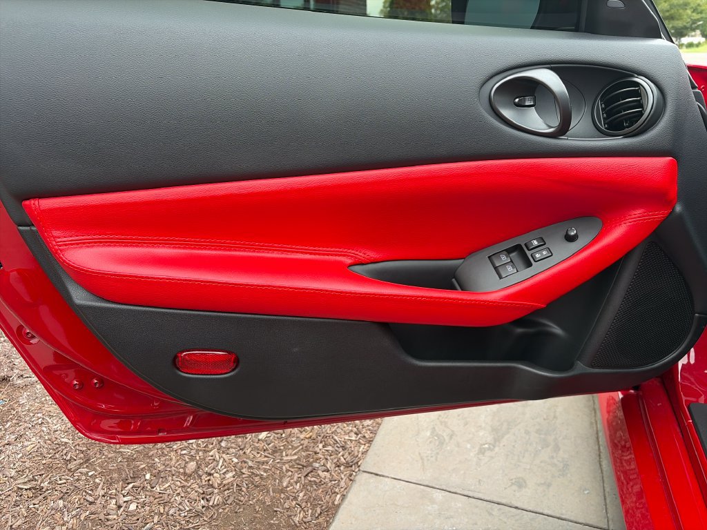 Used 2025 Nissan Z Sport w/ Floor Mat Package RWD image 23