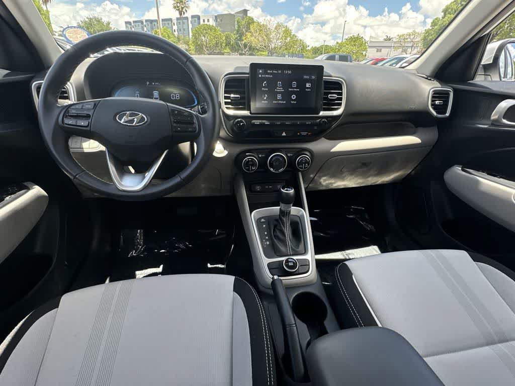 Used 2025 Hyundai Venue SEL FWD image 16
