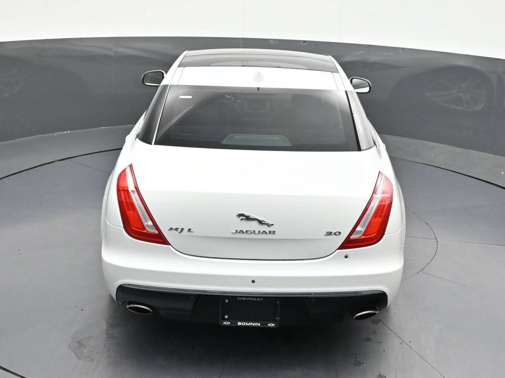 Used 2016 Jaguar XJ L Portfolio RWD image 18