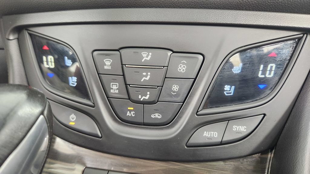 Used 2020 Buick Envision Premium w/ Driver Confidence Package AWD/4WD image 29