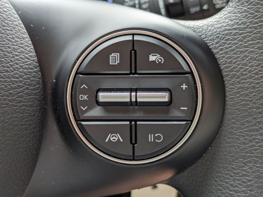 Used 2025 Kia Soul LX w/ LX Technology Package FWD image 24