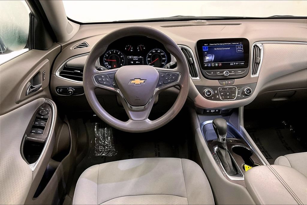 Used 2021 Chevrolet Malibu LT FWD image 4