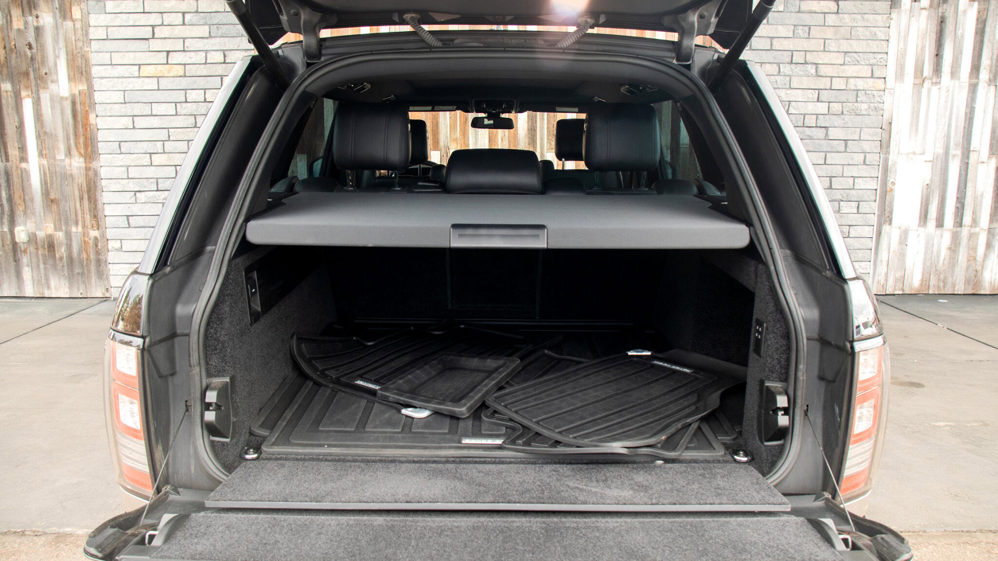 Used 2016 Land Rover Range Rover Long Wheelbase Supercharged image 28