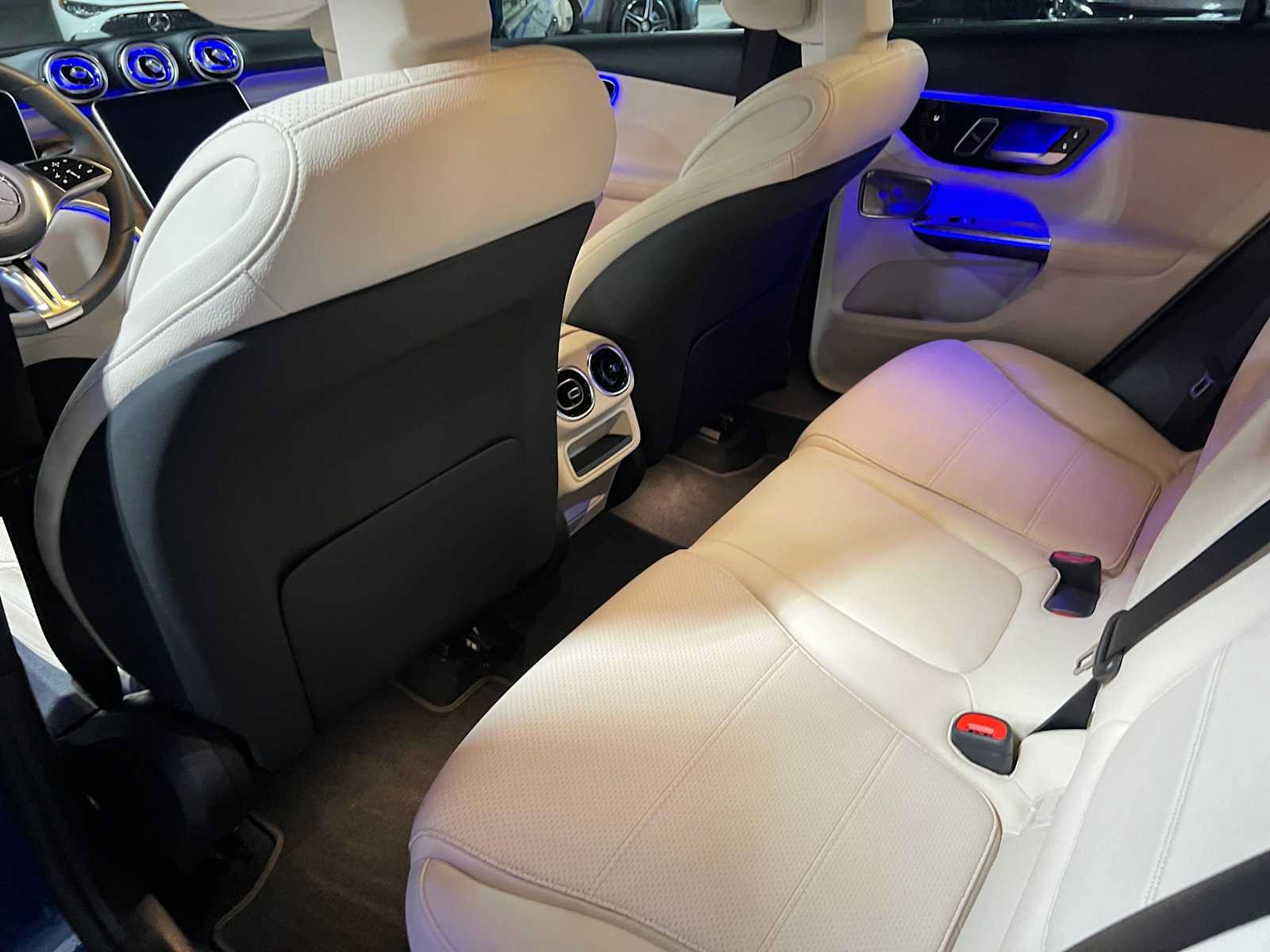 Used 2025 Mercedes-Benz GLC 300 image 18