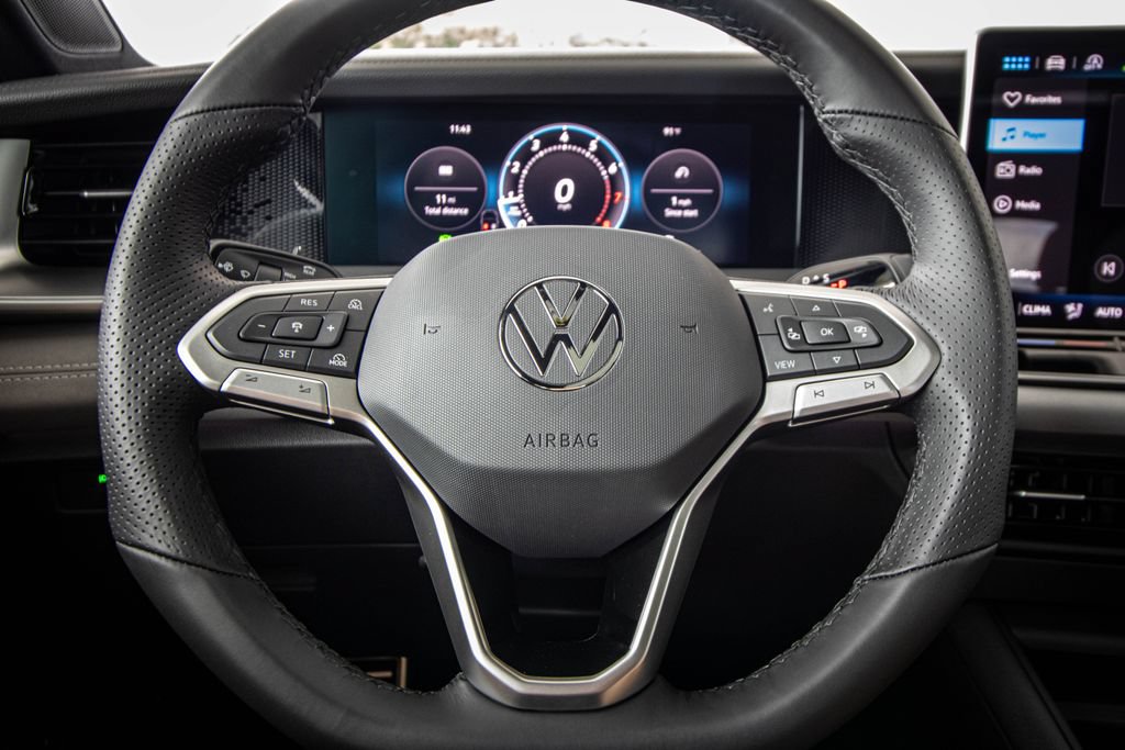 New 2026 Volkswagen Tiguan SE R-Line FWD image 37
