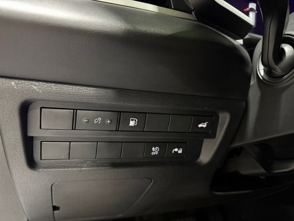 Used 2023 Mitsubishi Outlander SE image 38