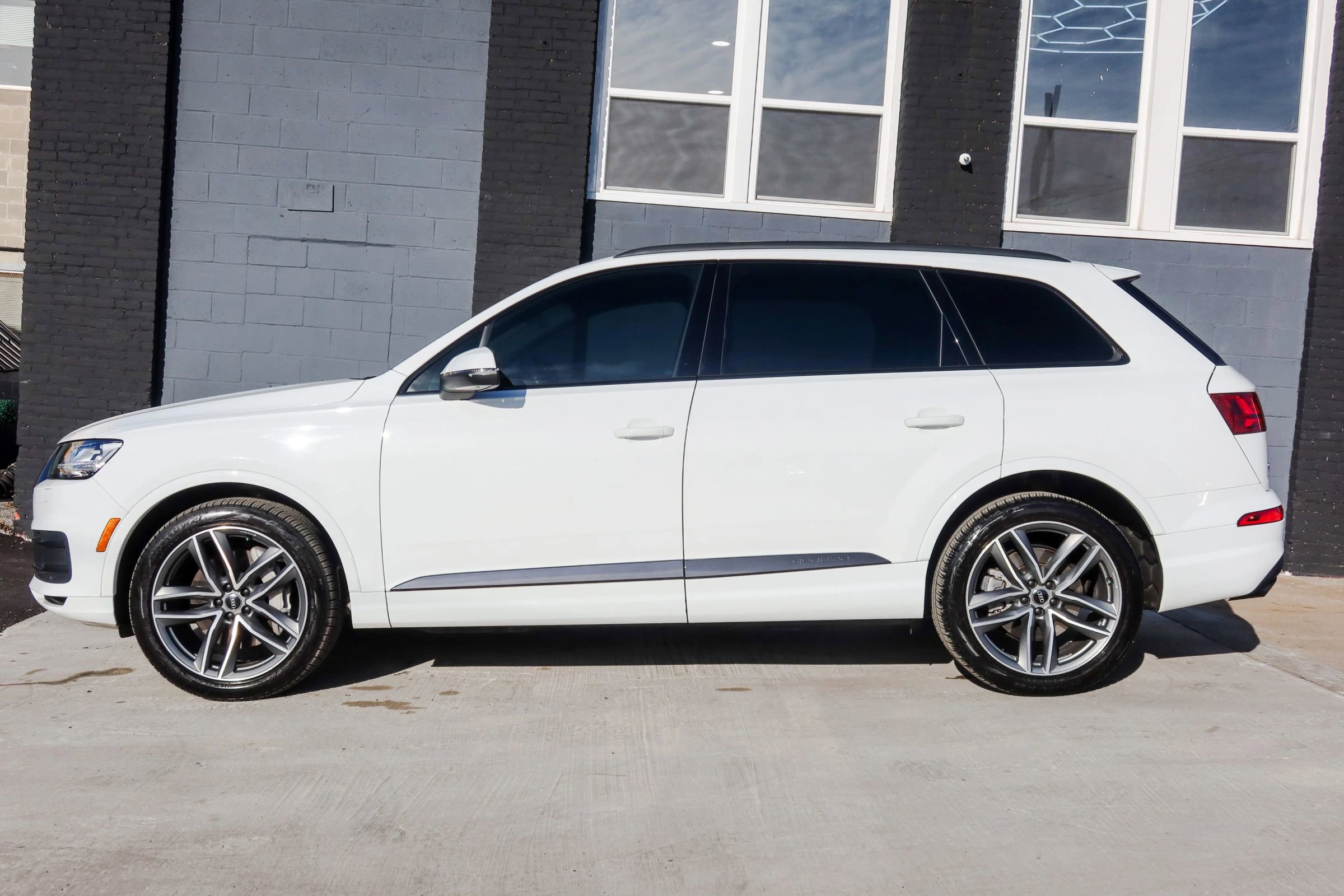 Used 2018 Audi Q7 3.0T Prestige w/ Prestige Package image 4