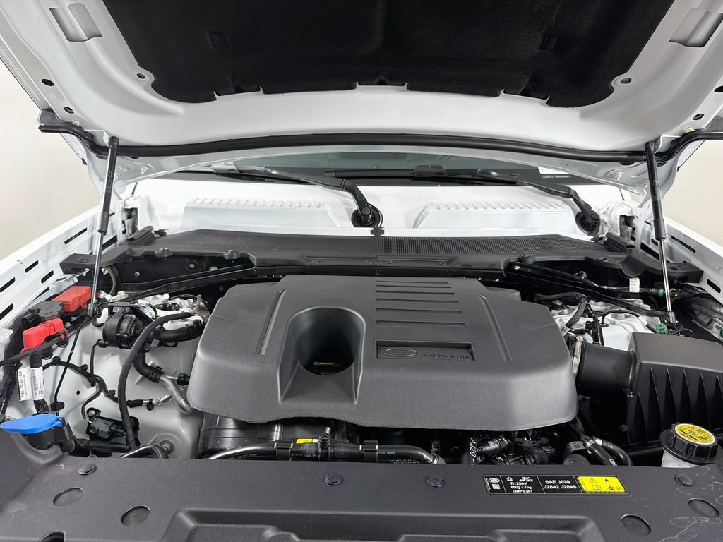 New 2026 Land Rover Defender 110 X-Dynamic SE AWD/4WD image 32