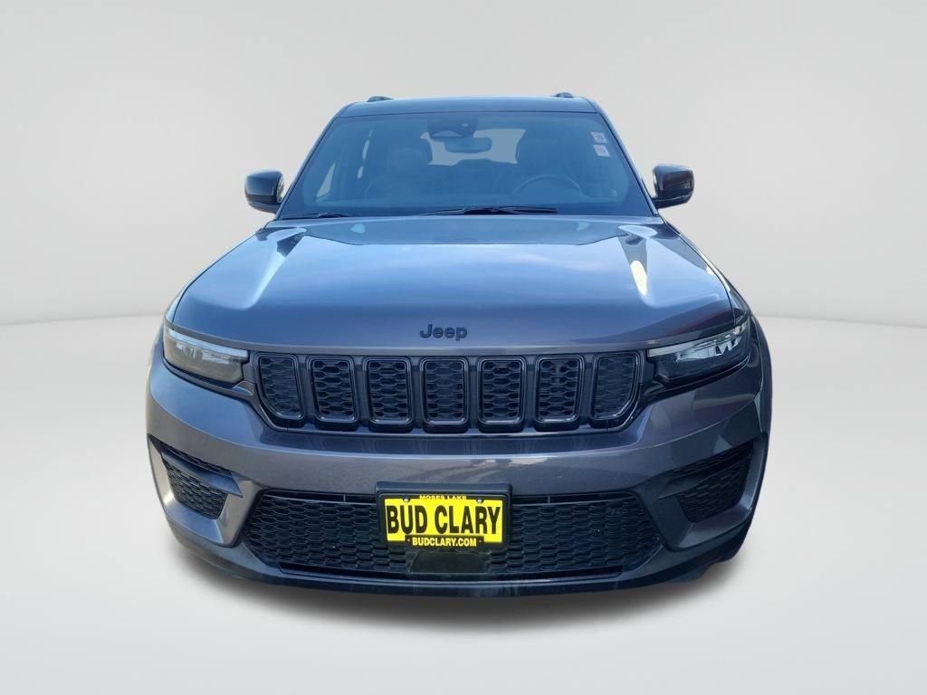 Used 2024 Jeep Grand Cherokee Altitude image 9