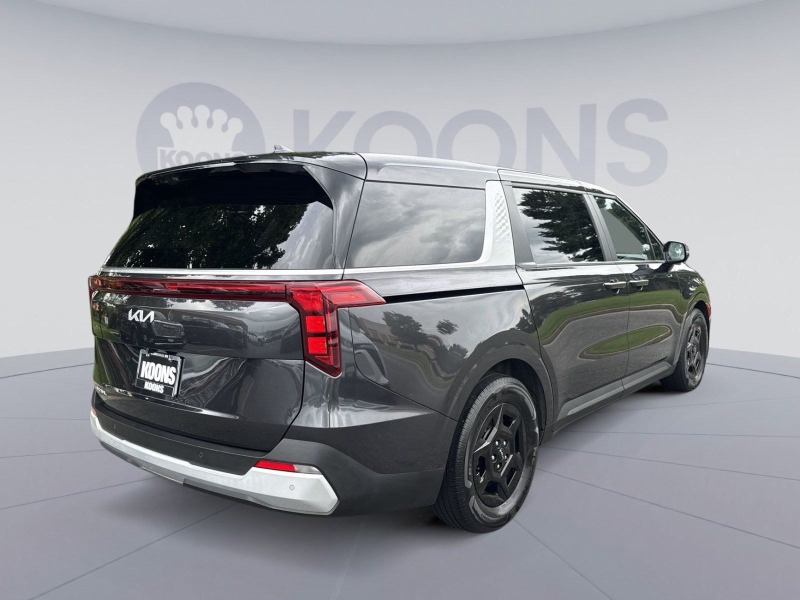 Used 2025 Kia Carnival FWD image 7