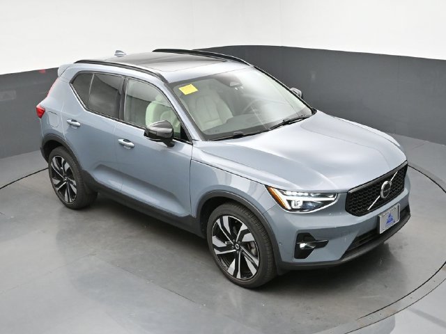 Used 2023 Volvo XC40 B5 Ultimate w/ Climate Package AWD/4WD image 44