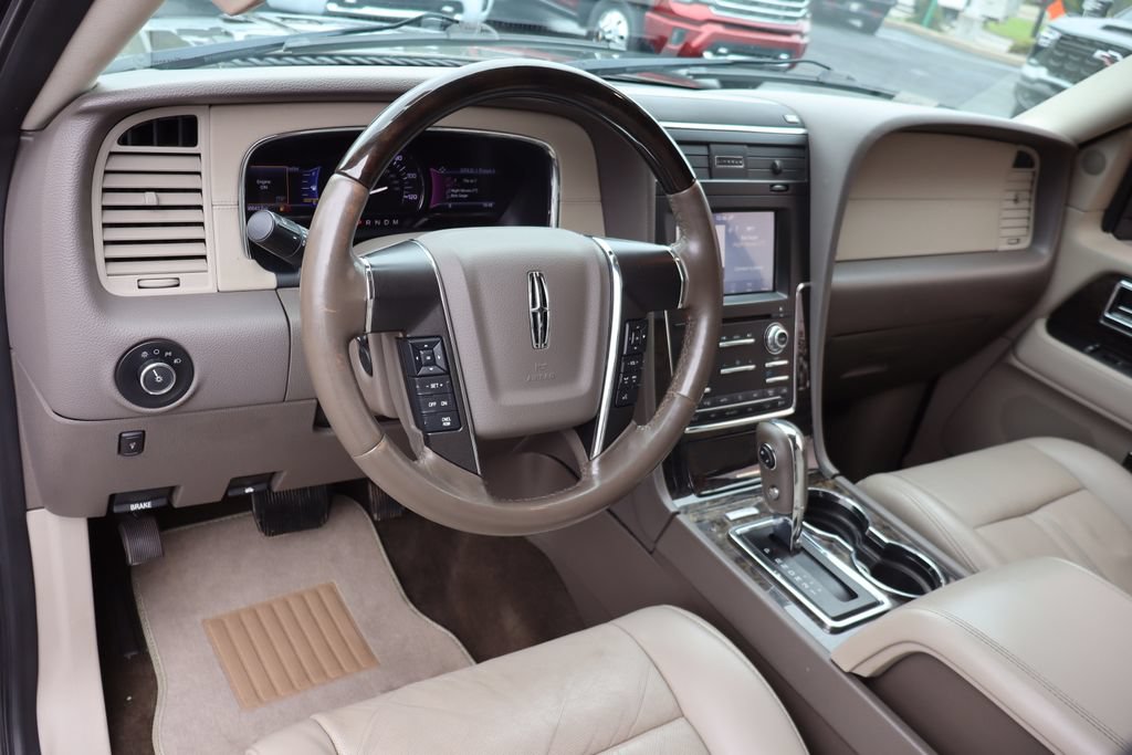 Used 2017 Lincoln Navigator L Select AWD/4WD image 5