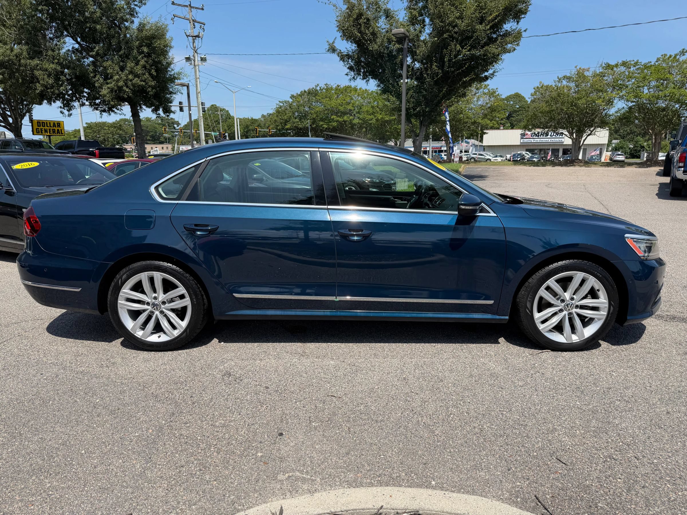Used 2018 Volkswagen Passat 2.0T SEL Premium FWD image 7