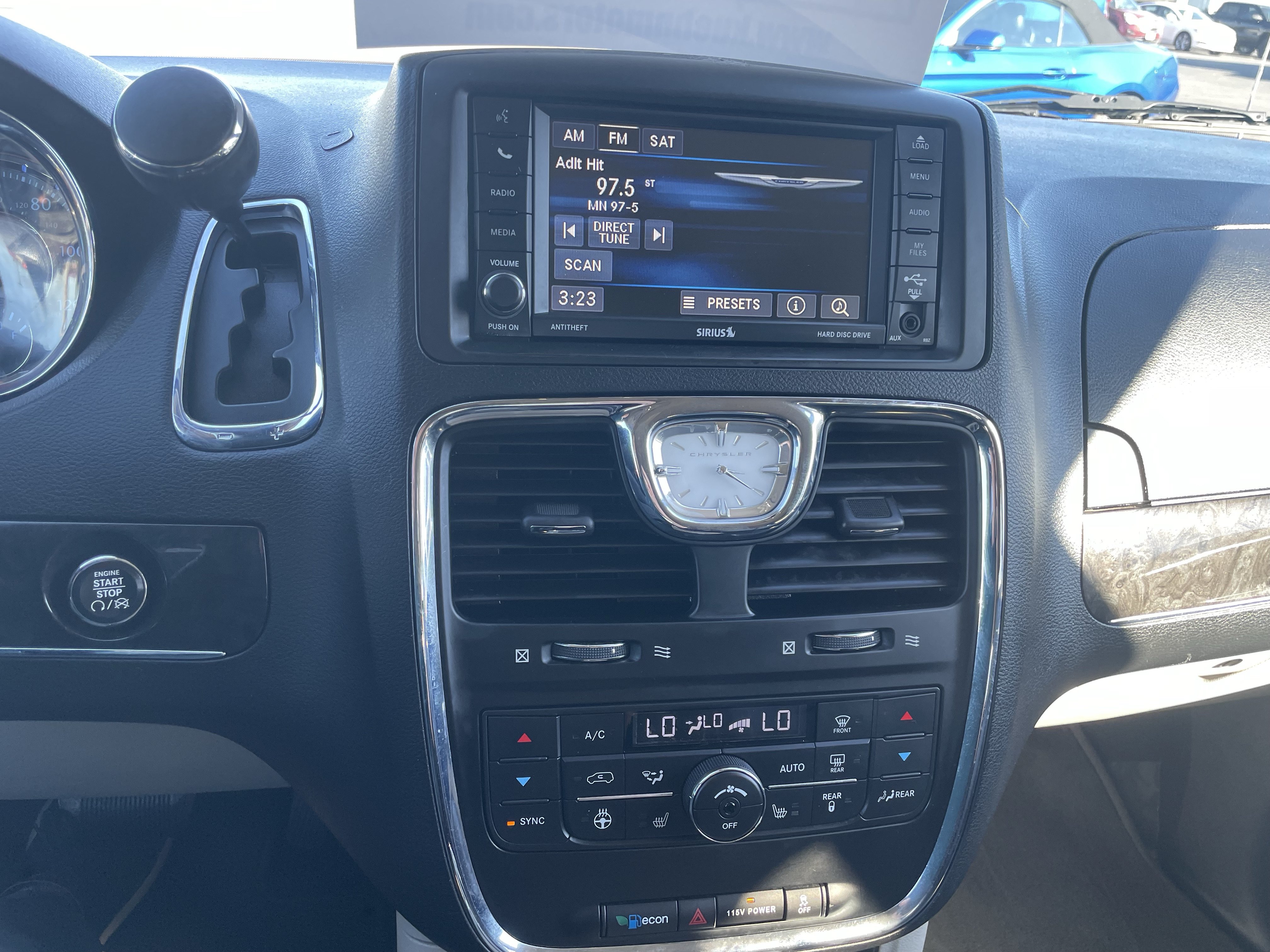 Used 2015 Chrysler Town & Country Touring-L w/ Driver Convenience Group FWD image 20