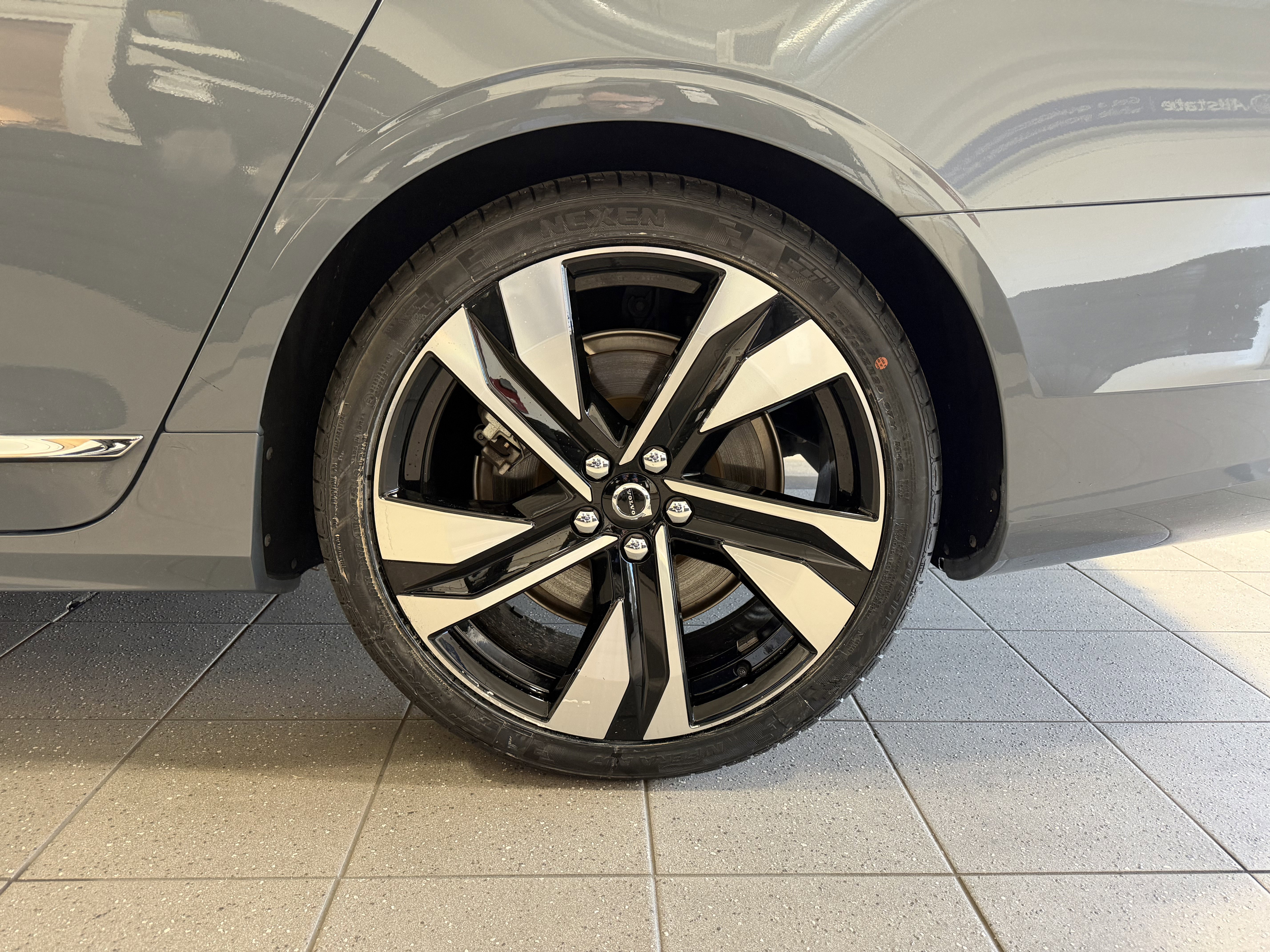 Used 2023 Volvo S90 B6 Plus image 7