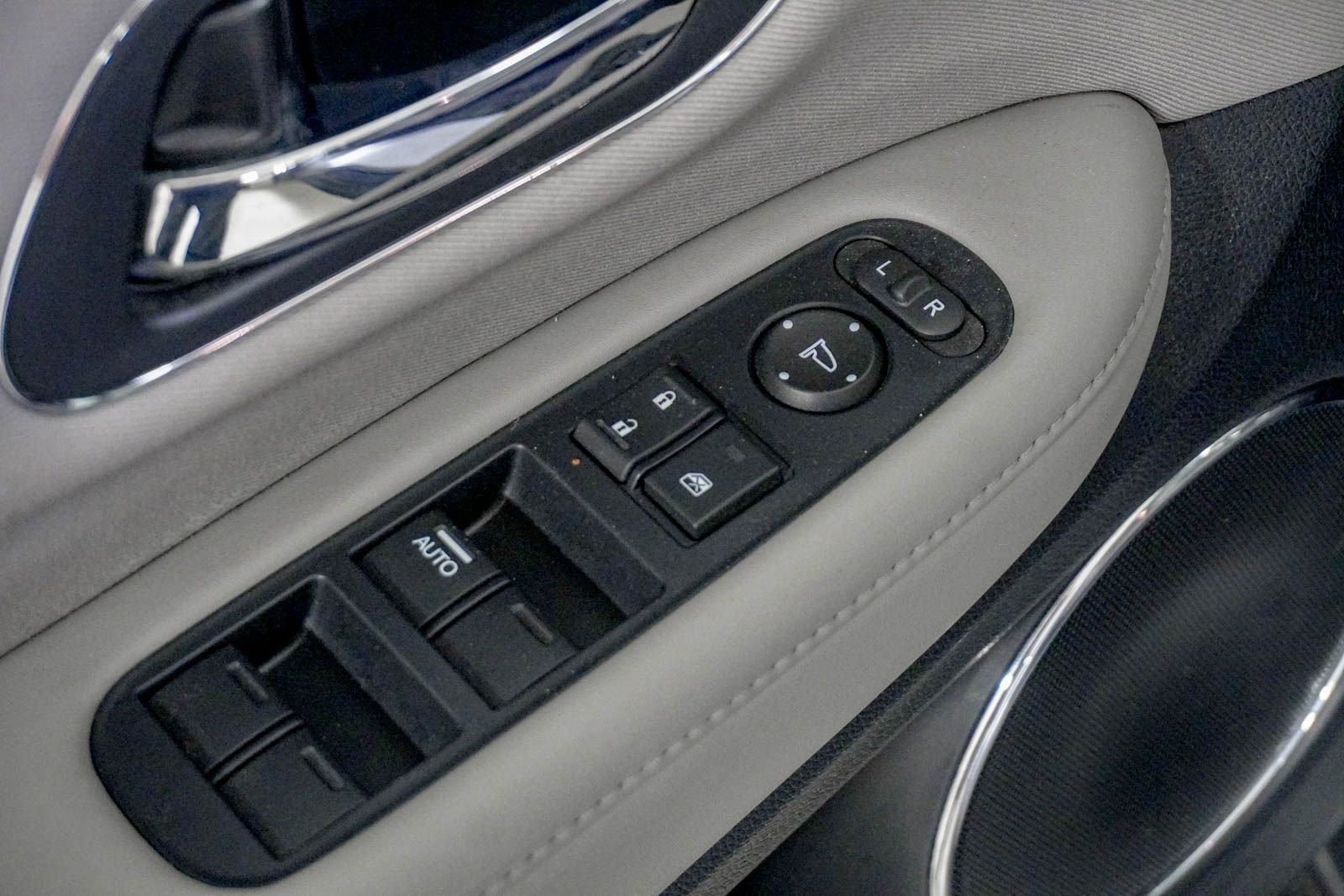 Used 2017 Honda HR-V EX image 17