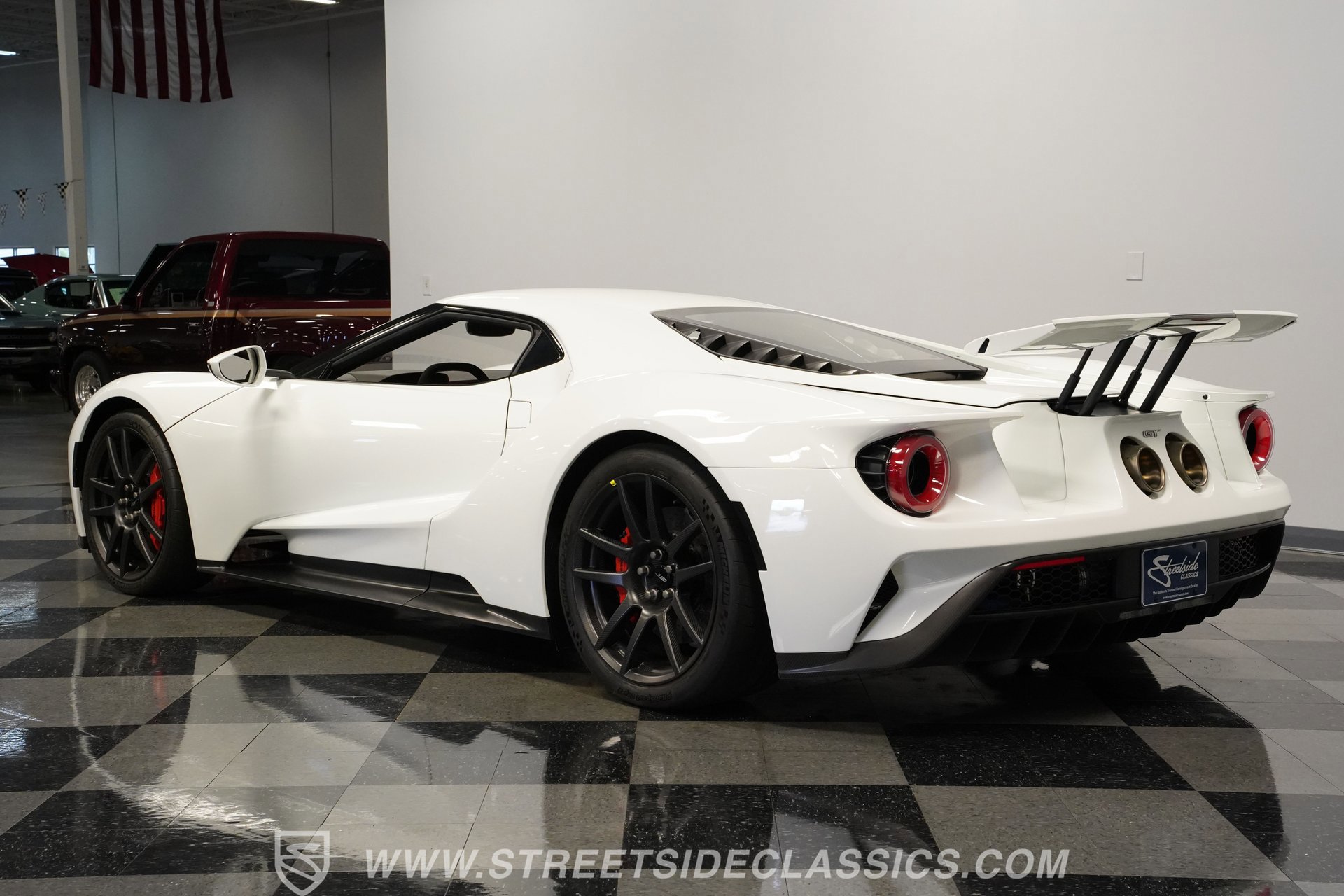 Used 2017 Ford GT RWD image 9