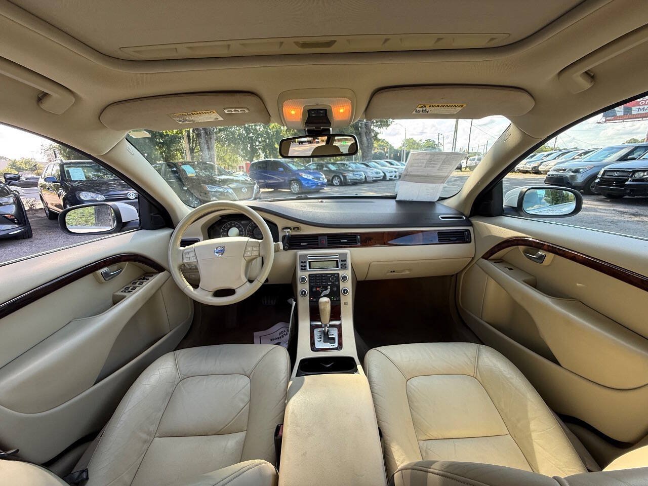 Used 2008 Volvo V70 FWD image 11