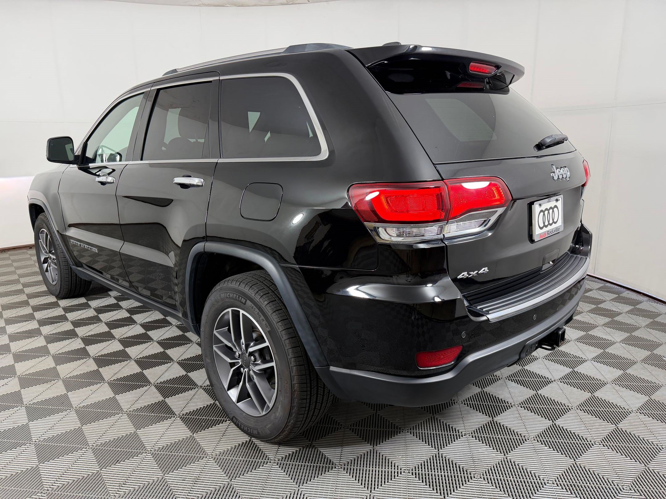 Used 2021 Jeep Grand Cherokee Limited w/ Premium Lighting Group AWD/4WD image 3