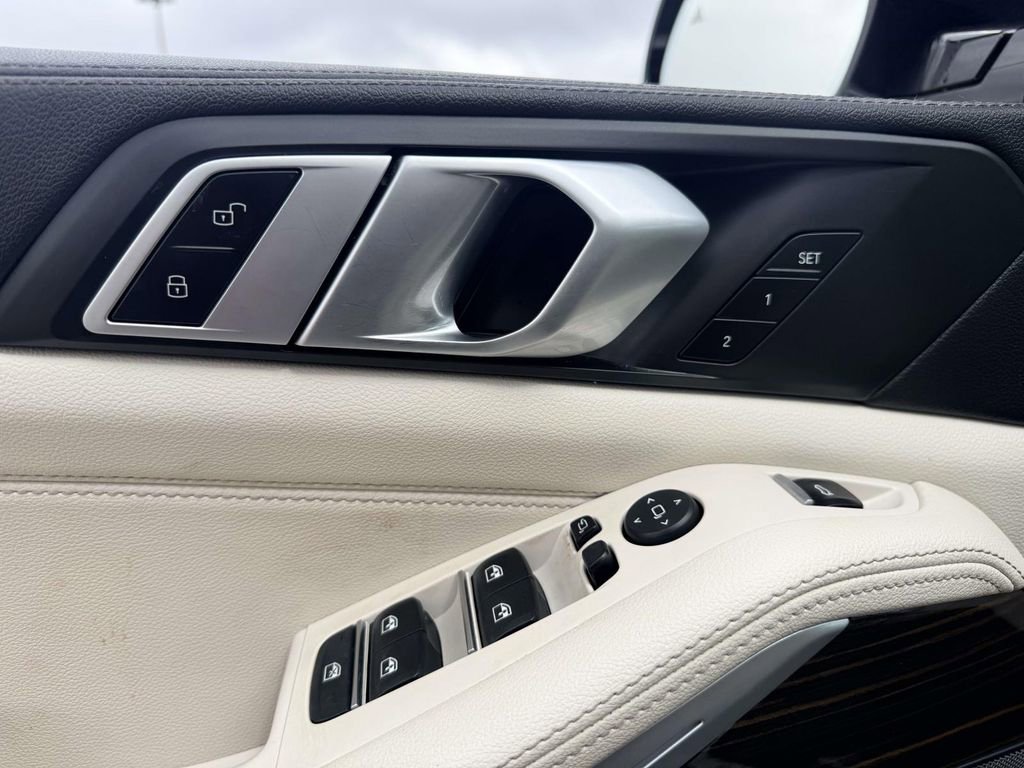 Used 2020 BMW X5 xDrive40i w/ Premium Package image 14