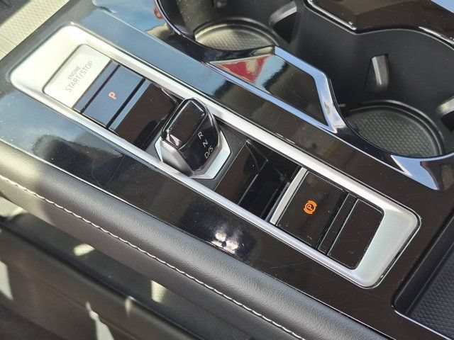 Used 2025 Volkswagen Atlas SE FWD image 19