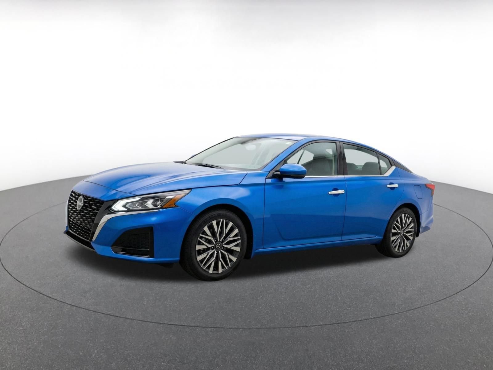Used 2025 Nissan Altima 2.5 SV FWD image 3