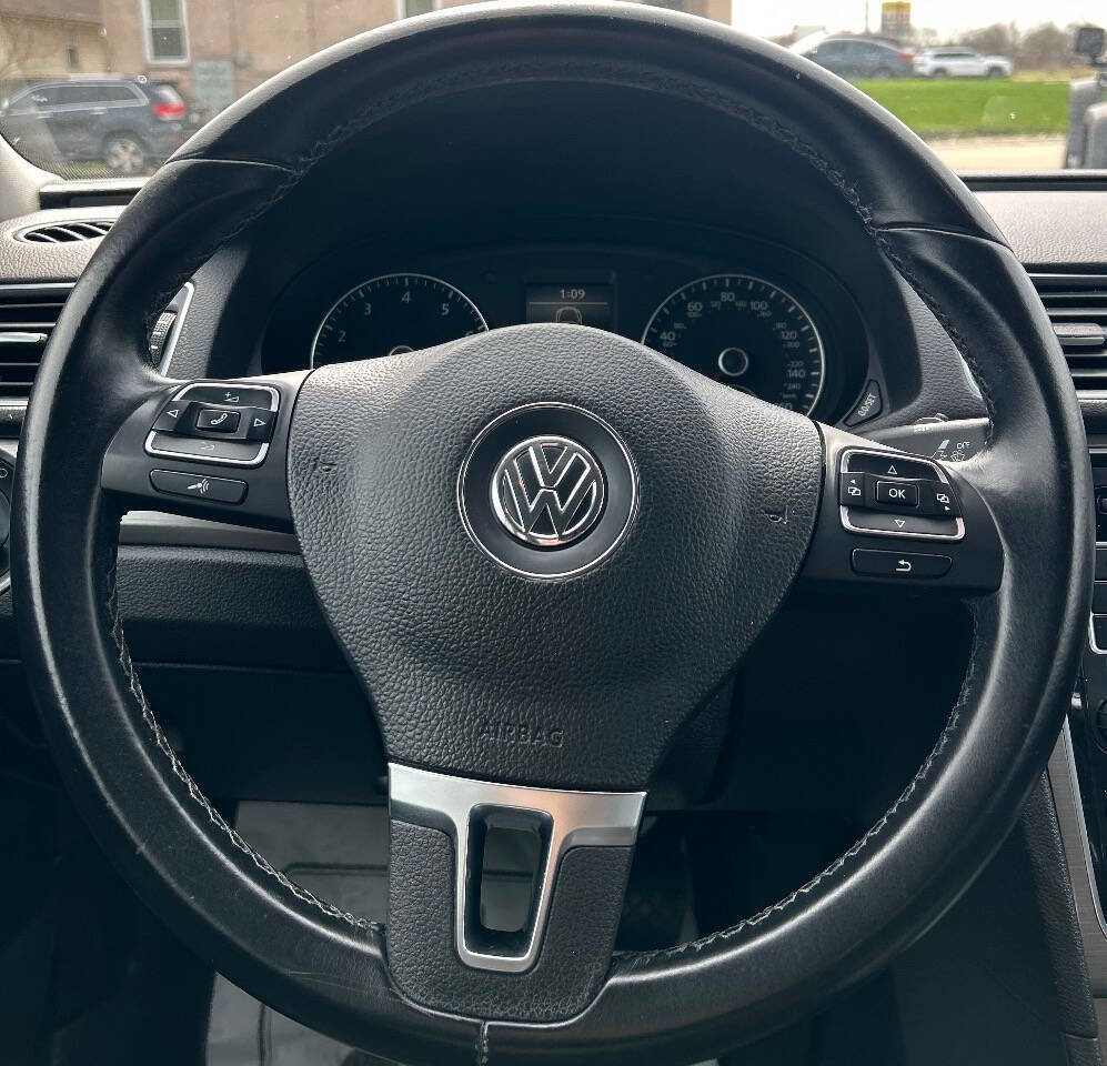 Used 2015 Volkswagen Passat 1.8T SE FWD image 11