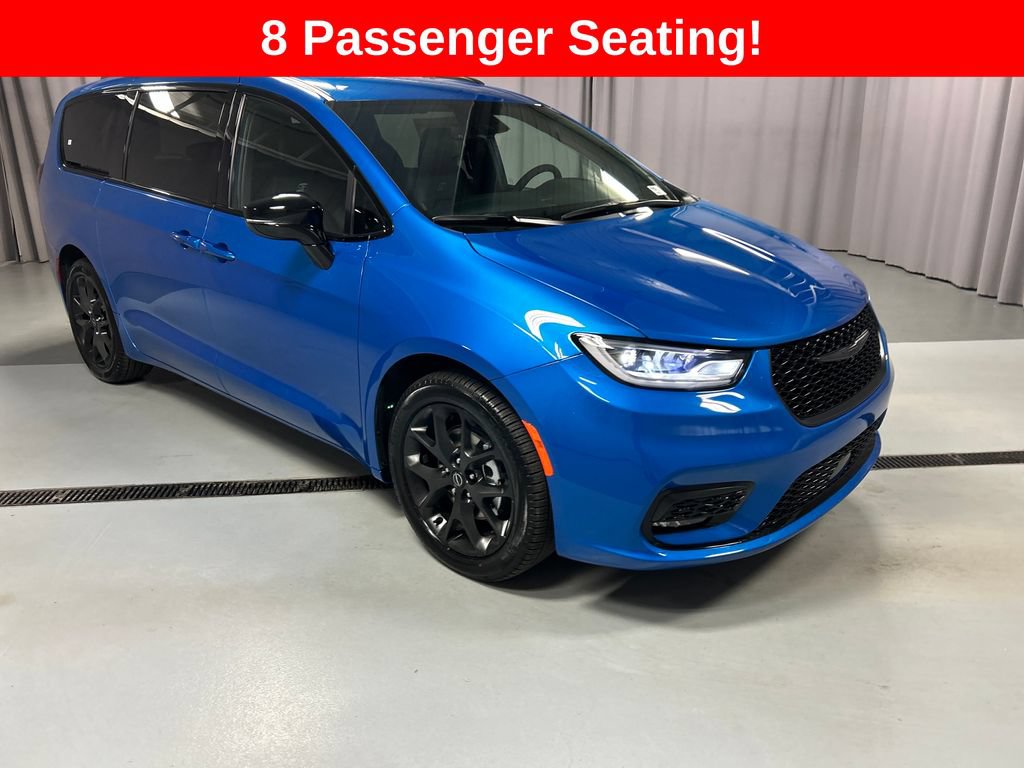 New 2026 Chrysler Pacifica Select w/ S Appearance Package