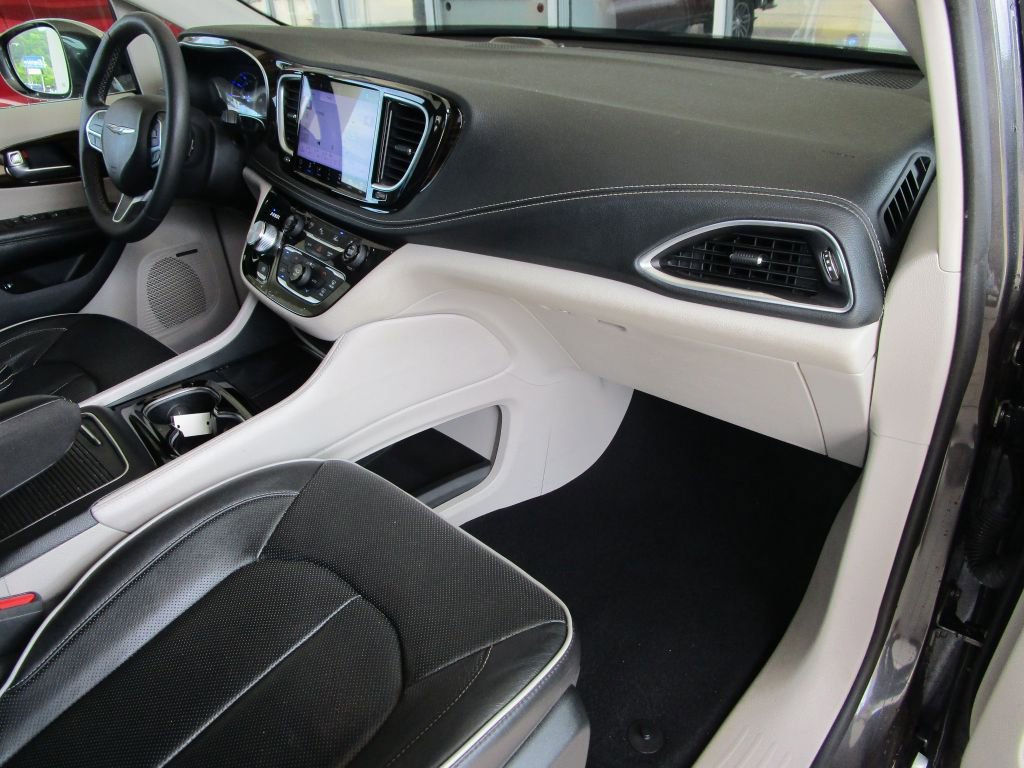 Used 2022 Chrysler Pacifica Limited image 22