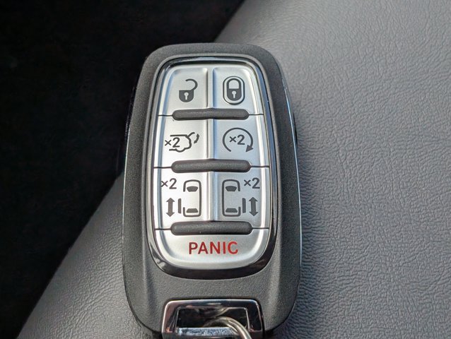 New 2027 Chrysler Pacifica Select FWD image 30