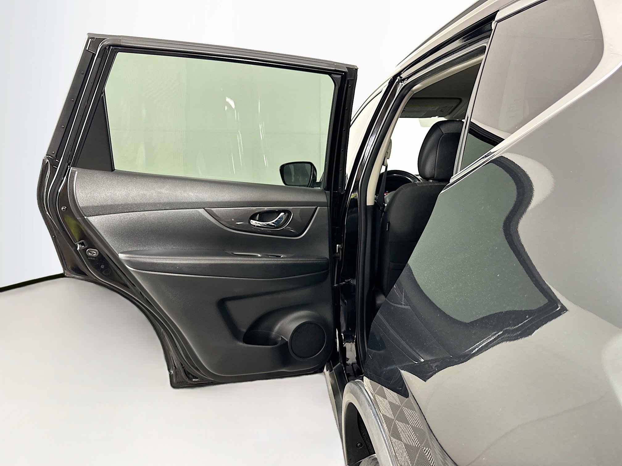 Used 2018 Nissan Rogue SV image 26