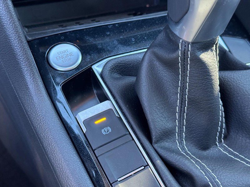 Used 2025 Volkswagen Taos SE image 23