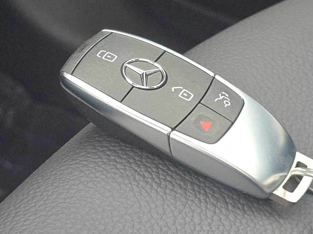 Certified 2025 Mercedes-Benz GLB 250 4MATIC image 36