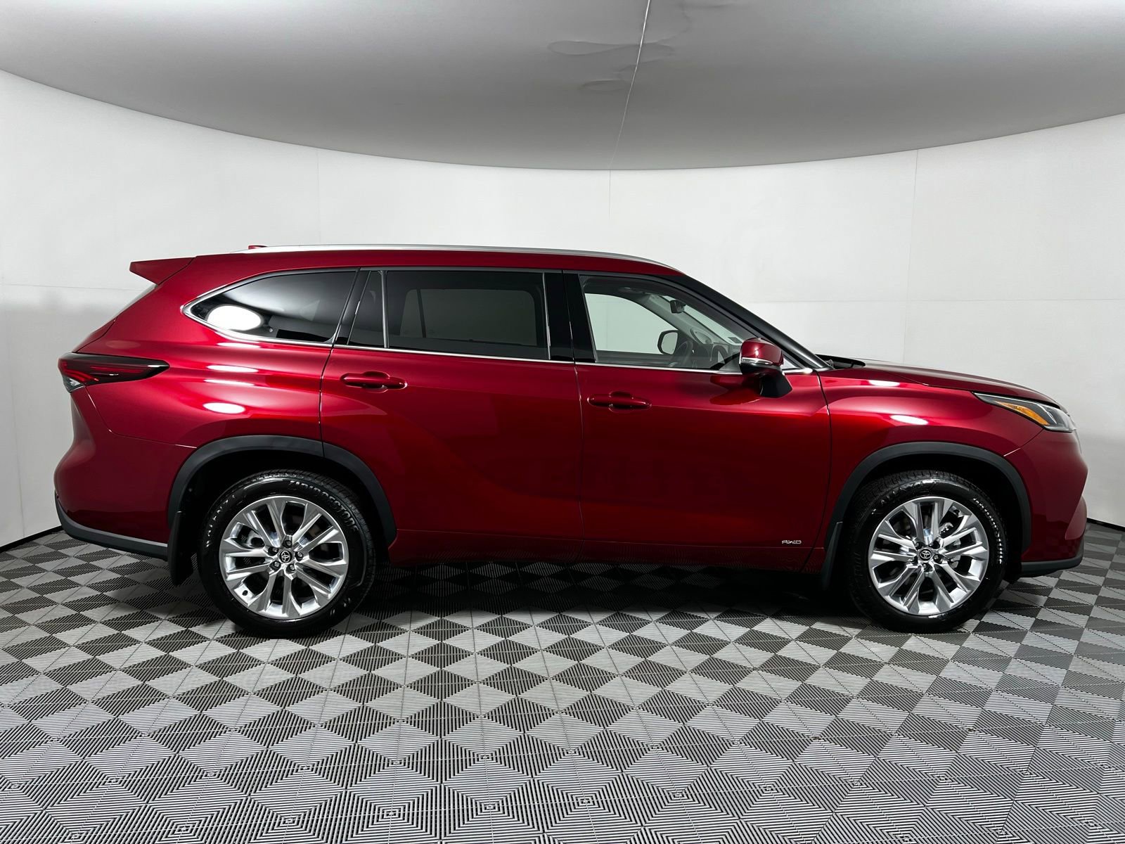 Certified 2026 Toyota Highlander Limited image 4