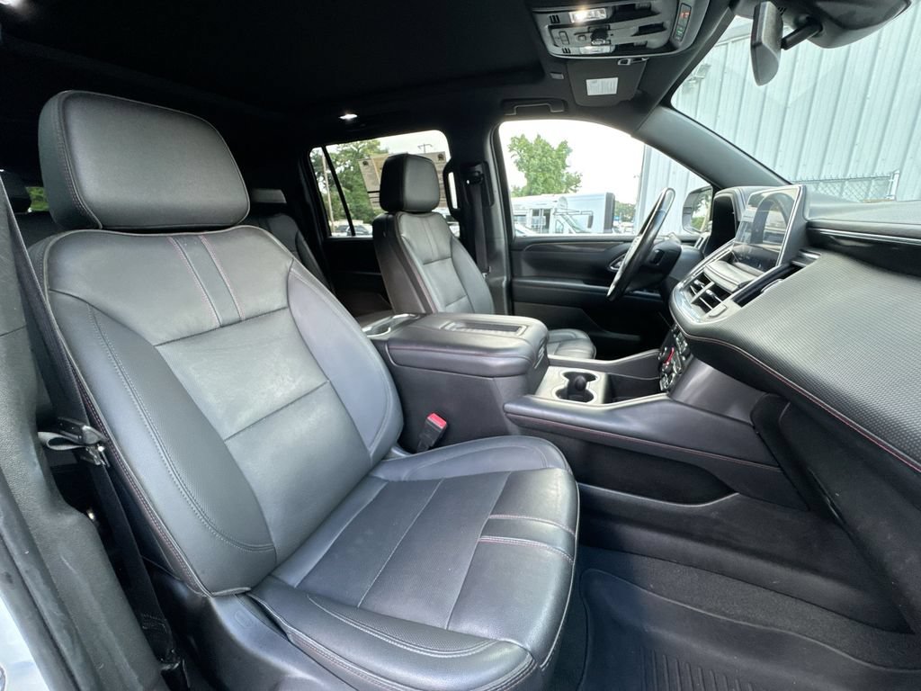 Used 2022 Chevrolet Suburban RST w/ Luxury Package AWD/4WD image 32