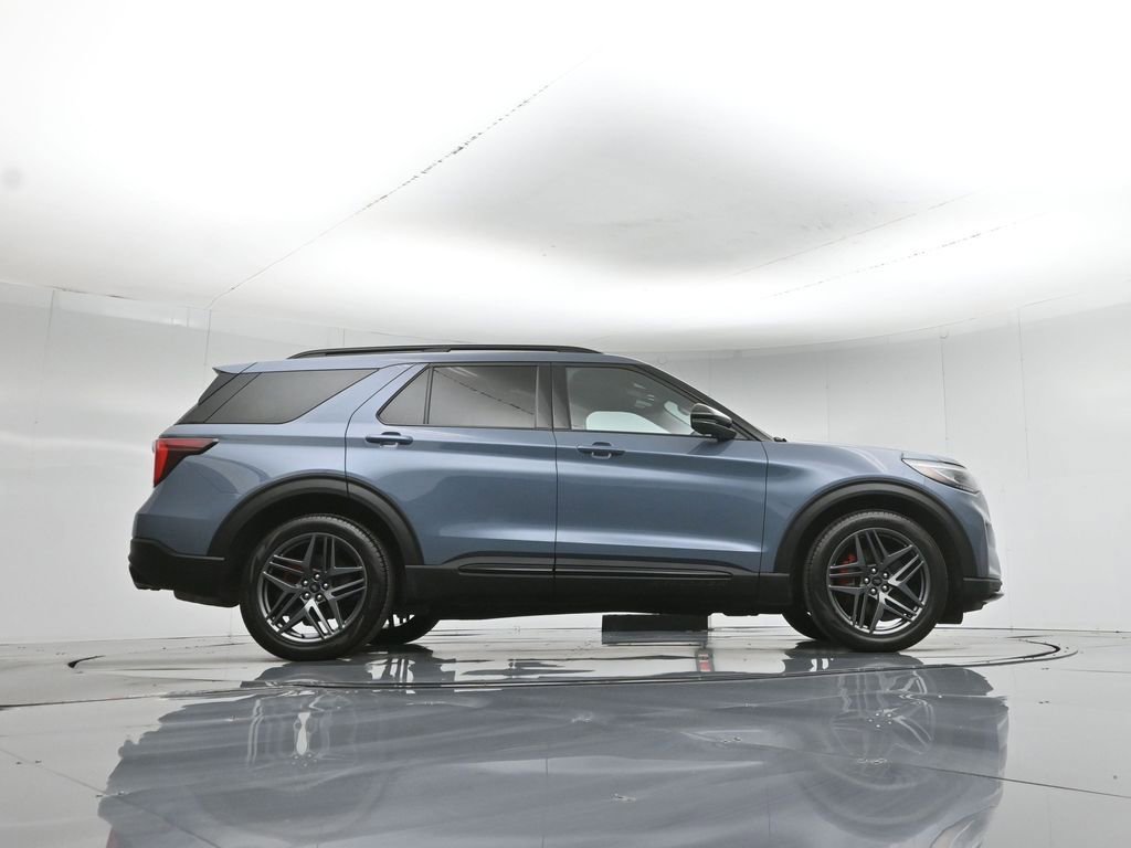 Used 2025 Ford Explorer ST image 50