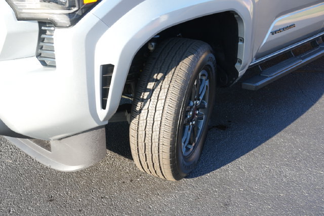 Used 2025 Toyota Tacoma TRD Sport AWD/4WD image 11