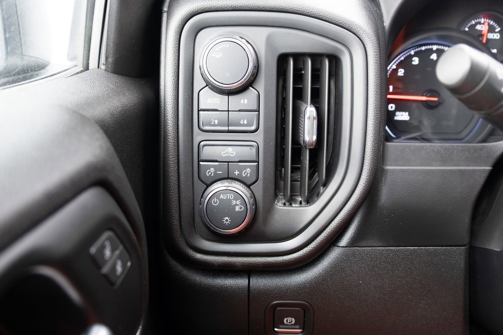 Used 2020 Chevrolet Silverado 1500 Custom Trail Boss w/ Custom Convenience Package AWD/4WD image 5