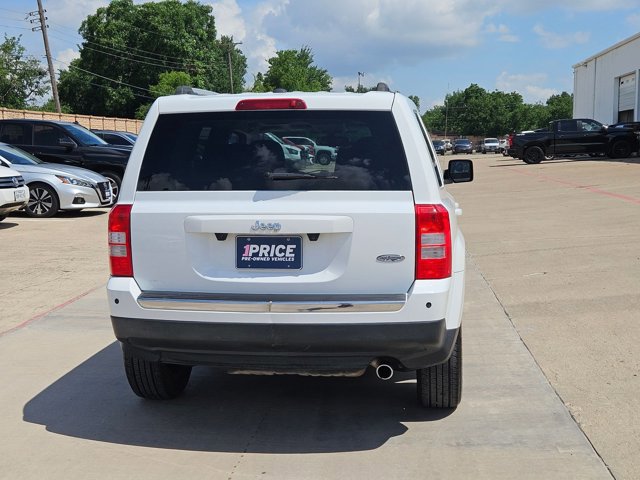 Used 2016 Jeep Patriot High Altitude FWD image 6