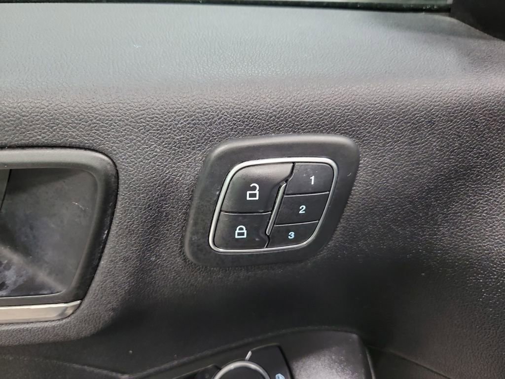 Used 2022 Ford Escape Titanium image 38