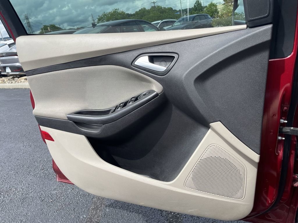 Used 2013 Ford Focus SE FWD image 18