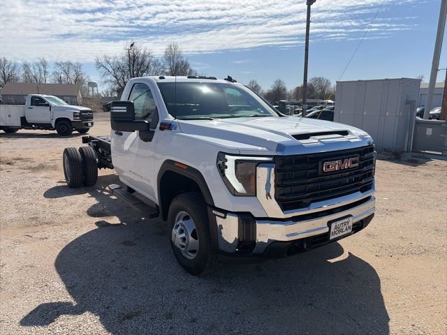 New 2026 GMC Sierra 3500 Pro w/ Convenience Package image 7
