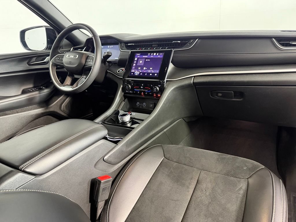 Certified 2025 Jeep Grand Cherokee L Laredo RWD image 19