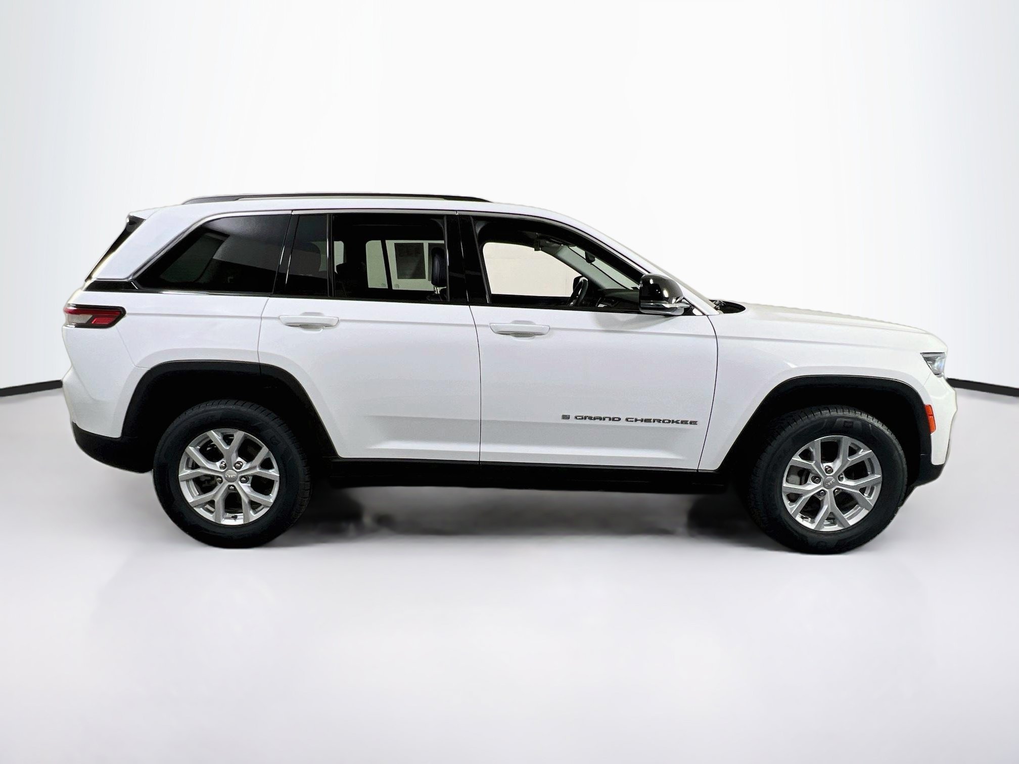 Used 2023 Jeep Grand Cherokee Limited AWD/4WD image 4